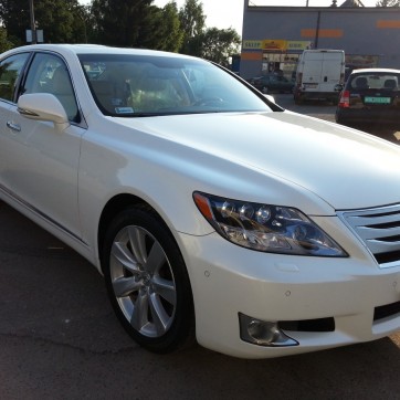 LEXUS LS 600H 5