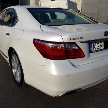 LEXUS LS 600H 7