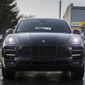 PORSCHE MACAN TURBO 1